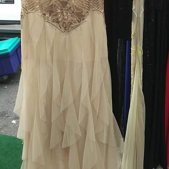 Dress - Picture 4 of 5